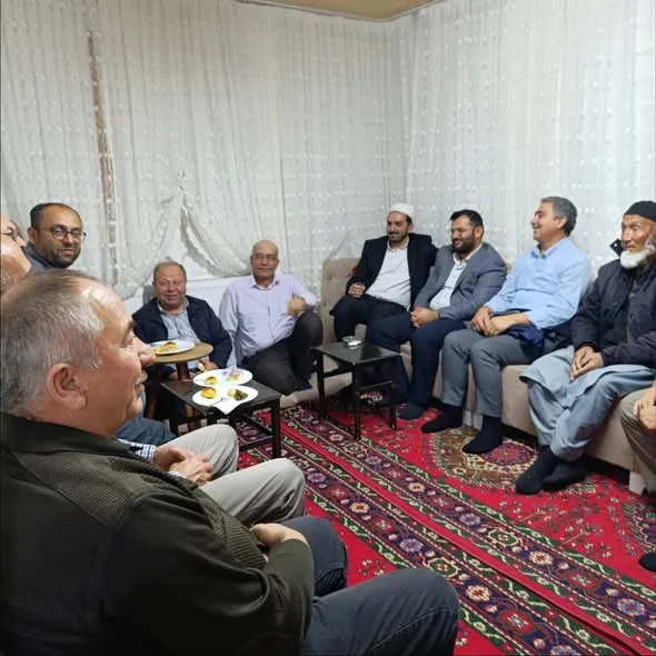 Sultanhanı’nda Cuma Gecesi Manevi Buluşması: Şerife Hatun Camisi’nde Dualar Yükseldi