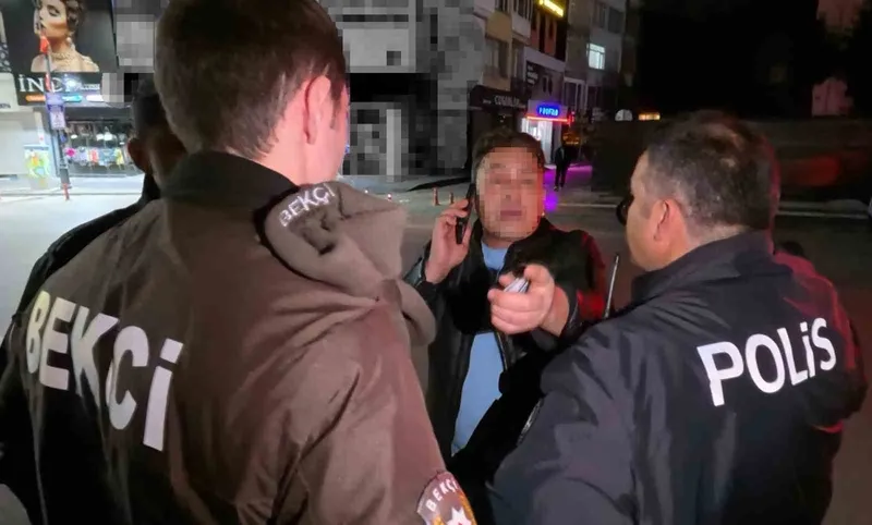 Alkollü Siyasetçi Bekçilere