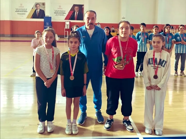 Aksaray’da Cumhuriyet Kupası Badminton Müsabakaları Tamamlandı