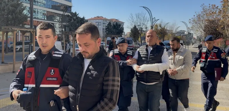 Polise Yumruklu Saldırıda 3 Kişi Tutuklandı