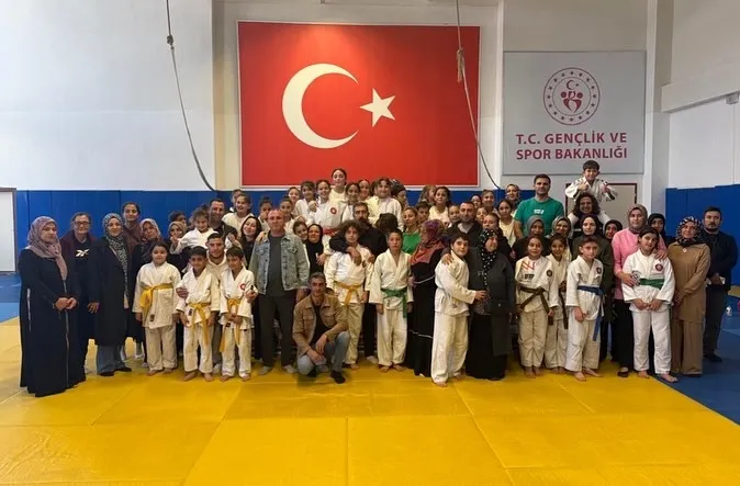 Aksaray’da Cumhuriyet Kupası Judo Müsabakaları Nefes Kesti