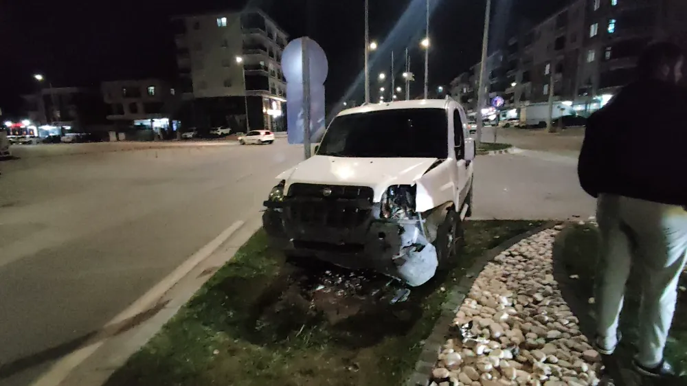 Aksaray’da Motosiklet ile Hafif Ticari Araç Çarpıştı: 1 Yaralı