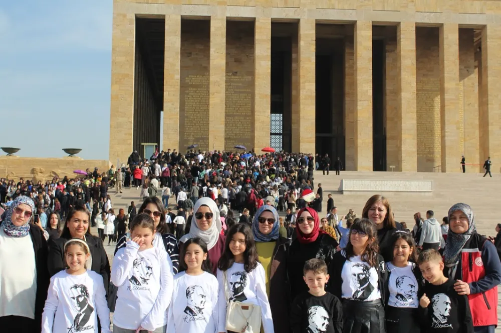 Aksaray Aile ve Sosyal Hizmetler İl Müdürlüğü’nden Anlamlı Anıtkabir Ziyareti
