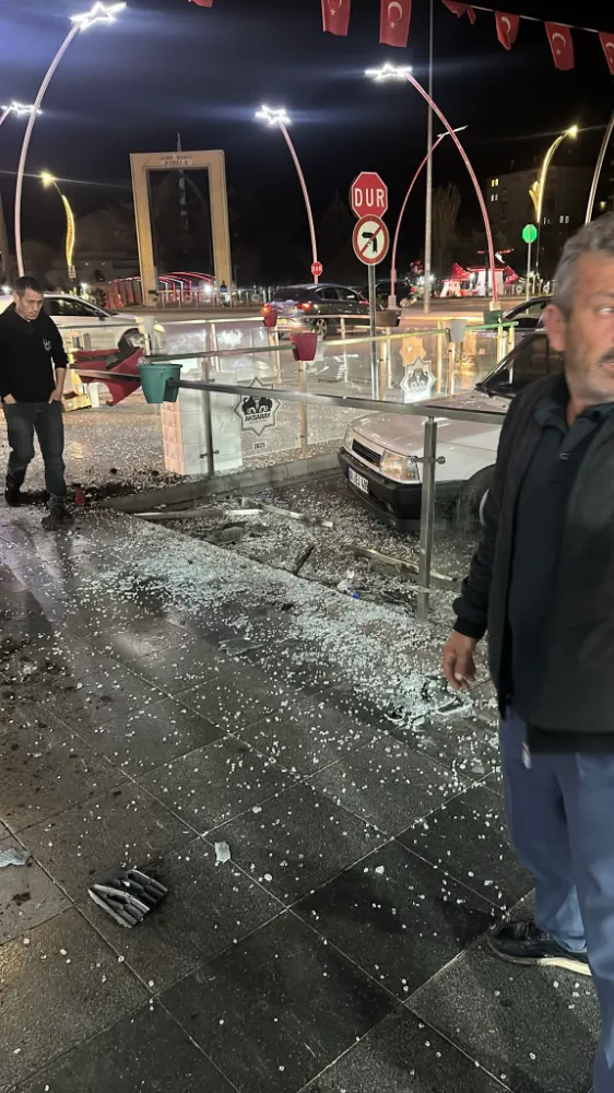 Aksaray’da Ters Şeride Giren Sürücü Zincirleme Kazaya Neden Oldu: 3 Kişi Yaralandı