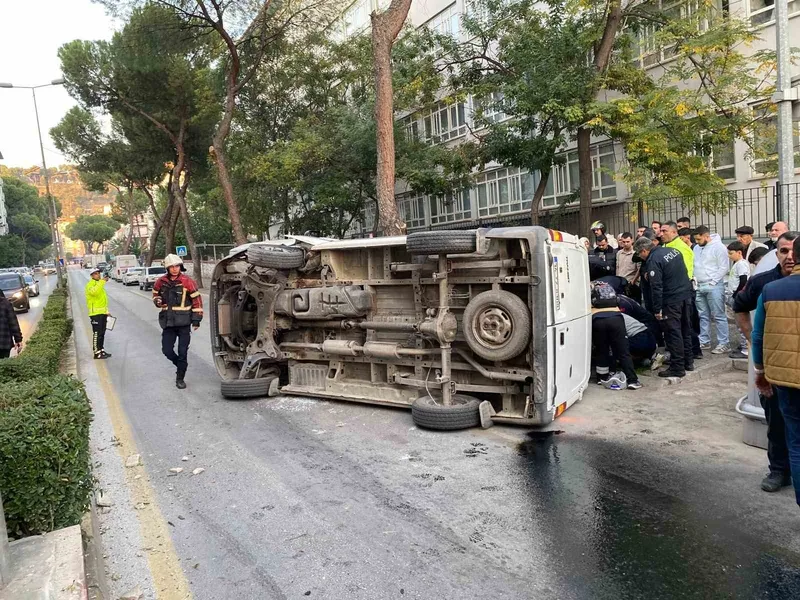 Kaldırıma Çarpıp Takla Atan Araç Park Halindeki Araca Çarparak Durduruldu