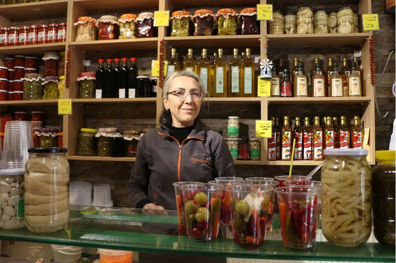 Karşılıklı Turşu Dükkanı İşleten Çiftin Hikayesi 