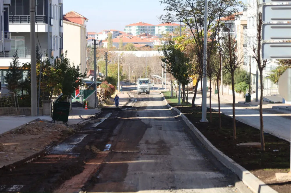 Aksaray Belediyesi’nden Ulaşım Hamlesi: Selçuklu Bulvarı ve Kurtuluş Yolu’nda Asfalt Çalışmaları Sürüyor