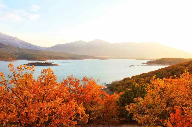 Adatepe Barajı Sonbahar Renkleriyle Büyülüyor