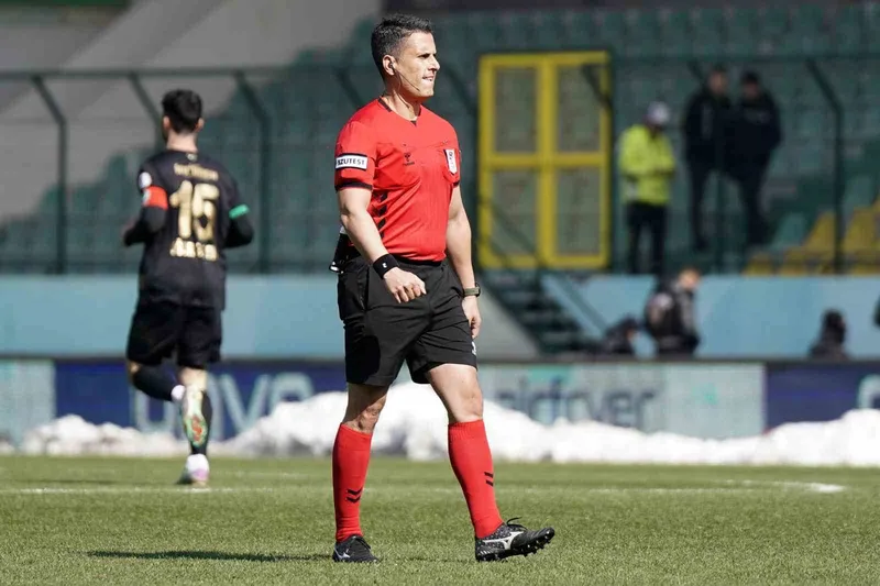 Beşiktaş - Fenerbahçe derbisine Sarper Barış Saka VAR olarak atandı