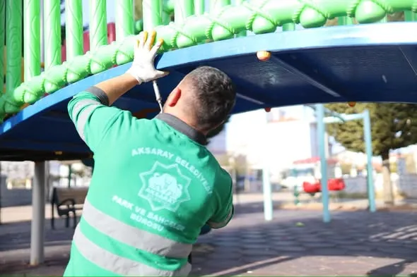 Aksaray Belediyesi’nden Nakkaş Mahallesi’ne Yeni Oyun Grubu ve Kamelyalar