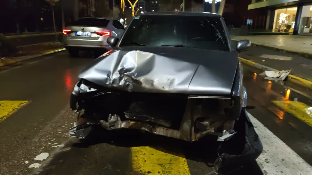 Aksaray’da Korkutan Gece: Otomobil Hurdaya Döndü, Mucizevi Kurtuluş