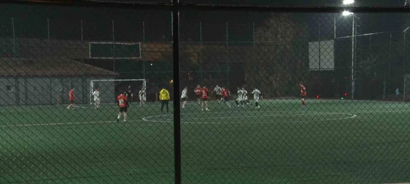 Halı Sahadan Yükselen Gürültü Mahalleyi Uyutmuyor