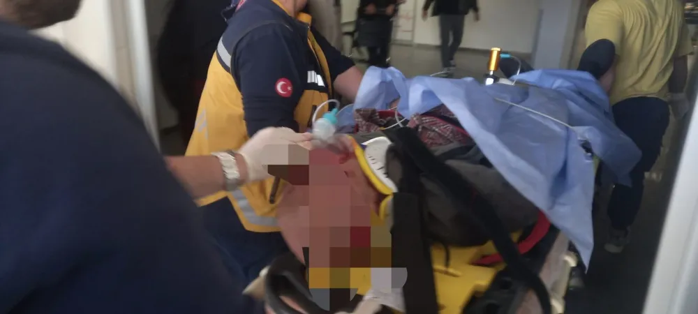 Motosiklet ile Bisiklet Çarpıştı: 1’i Ağır 2 Yaralı