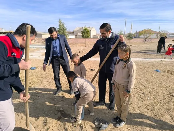 Eskil Müftüsü Seyit Böğet Fidan Dikim Etkinliğine Katıldı