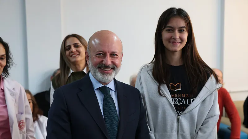 Başkan Çolakbayrakdar Lise Ziyaretinde Duygusal Anlar Yaşadı