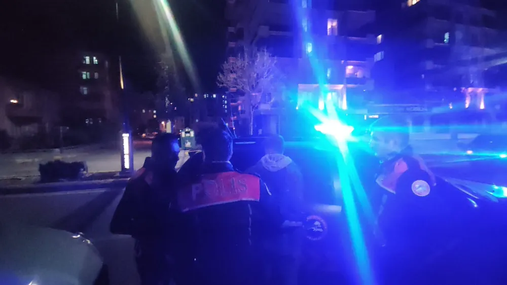 Aksaray’da Parkta Telefon Tartışması Kanlı Bitti: 1 Kişi Bıçaklandı