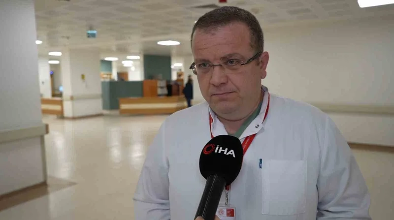 Kemik Erimesi Kırığını Fıtık Sandı: 76 Yaşındaki Hasta Ameliyatla İyileşti