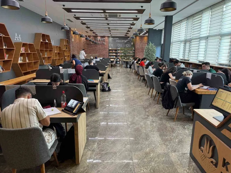 Kağıthane’de Gençler Millet Kıraathanelerinde Sınavlara Hazırlanıyor