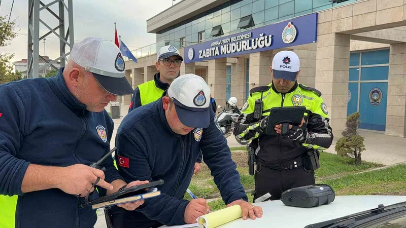Trafikten Kaçmak İçin Kaldırıma Çıktı: 2 Bin 309 Lira Ceza