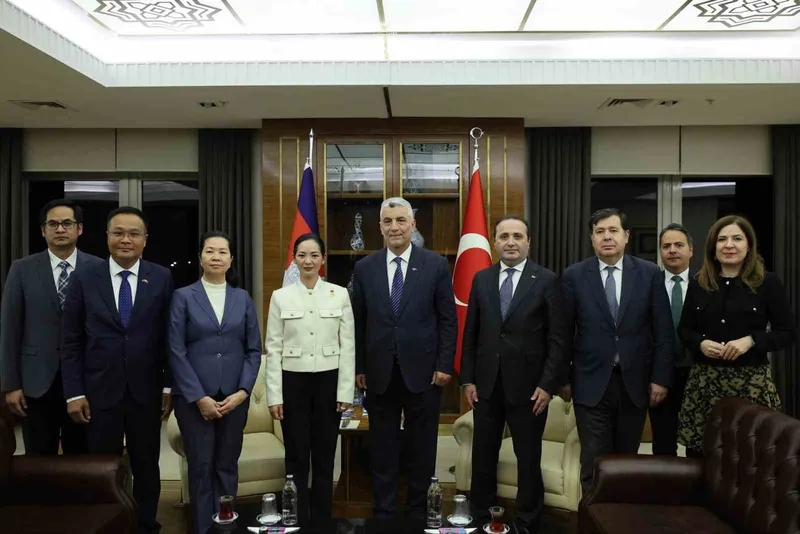 Ticaret Bakanı Bolat, Kamboçya Ticaret Bakanı Nimul ile Görüştü