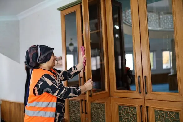 Altınsoy Camii’nde Temizlik Çalışmaları Aralıksız Devam Ediyor