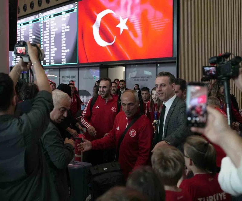 Taekwondo Milli Takımı Tarihi Şampiyonlukla Yurda Döndü