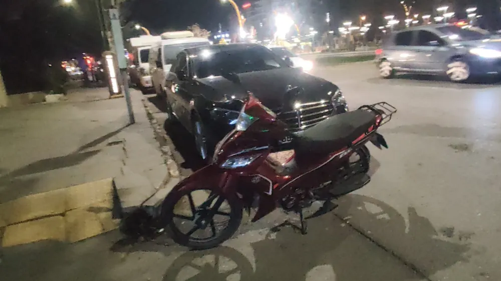 Aksaray’da Motosiklet ile Otomobil Çarpıştı: 1 Kişi Yaralandı