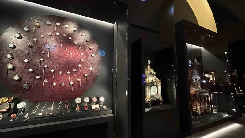 Topkapı Sarayı Saat Müzesi ziyarete açıldı