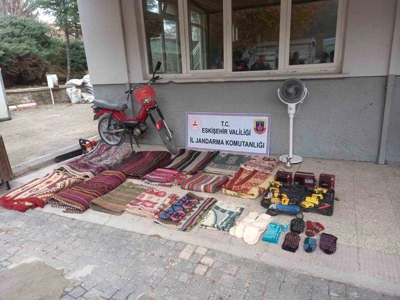 ‘Mezarcıyız’ Deyip 20 Evi Soyan 2 Şüpheli Yakalandı