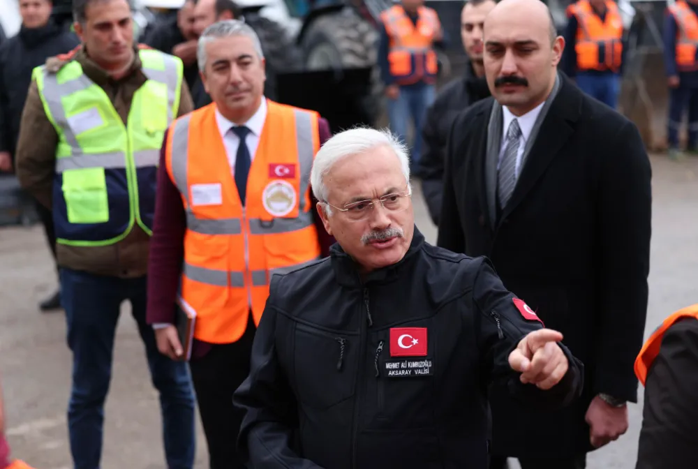 Vali Kumbuzoğlu, Kar ve Tipiye Karşı Alınan Önlemleri Yerinde Denetledi