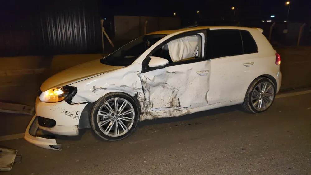 Kavşakta İki Otomobil Çarpıştı: 1 Yolcu Yaralandı