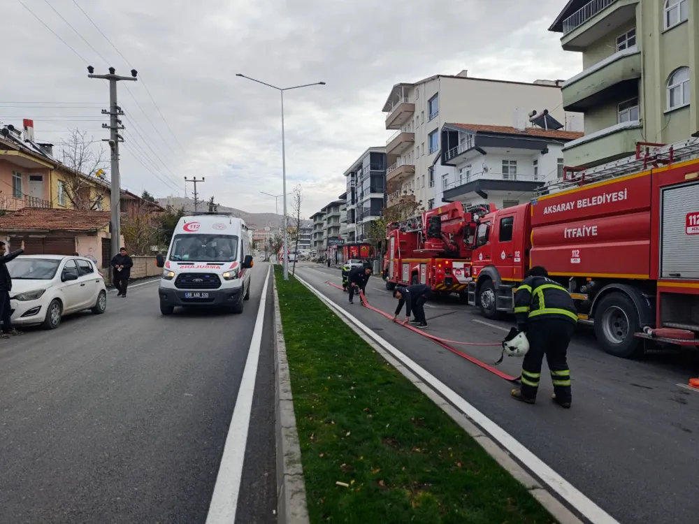 Aksaray’da Apartman Balkonunda Çıkan Yangın Paniğe Neden Oldu