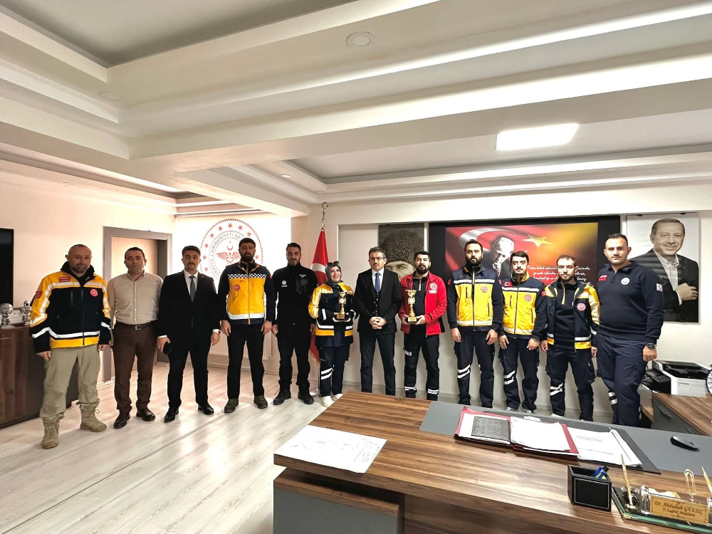 Aksaray 112 Acil Ekiplerinden Ambulans Rallisinde Büyük Başarı