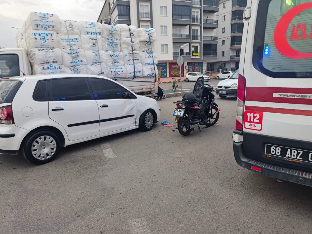 Aksaray’da Motosiklet ile Otomobil Çarpıştı: 1 Yaralı, 18 Bin TL Ceza