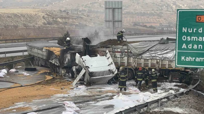 TAG Otoyolu’nda 3 Tırın Çarpışması Sonucu Yangın