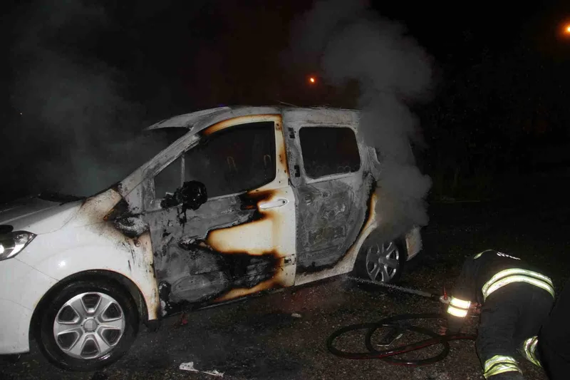 Ailesiyle tartıştı, aracını ateşe verdi