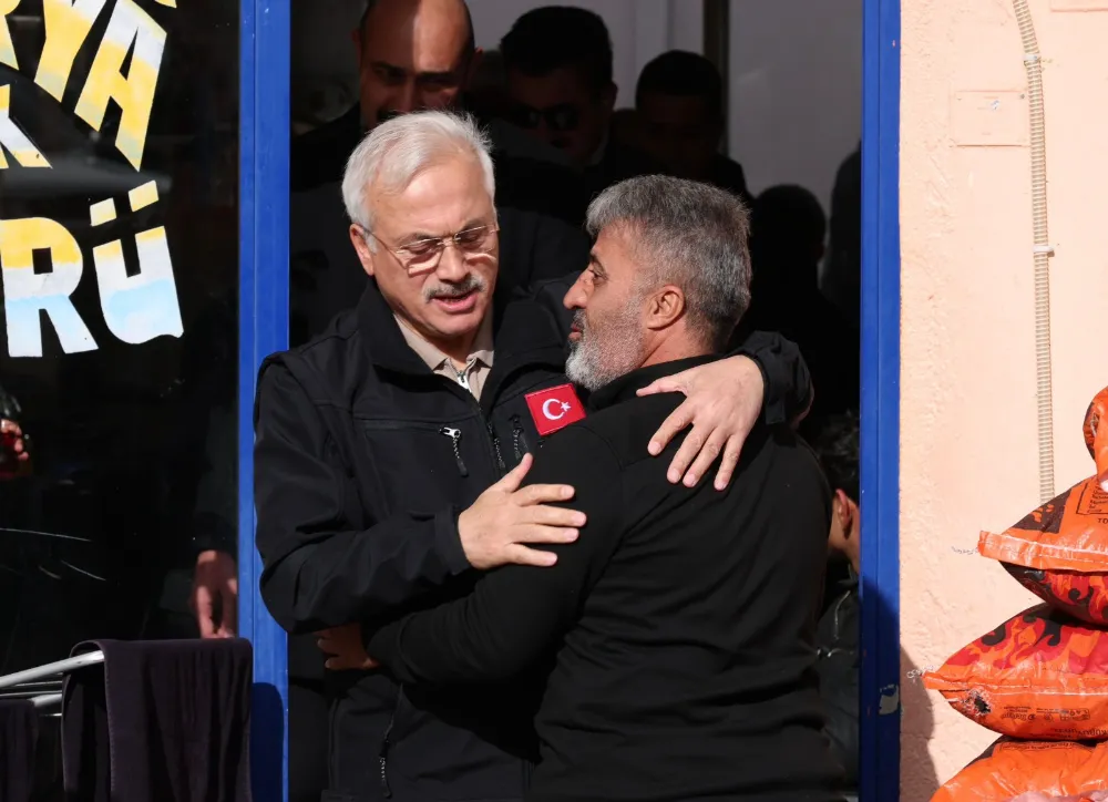 Vali Kumbuzoğlu’ndan Demirci Beldesine Destek ve Dayanışma Mesajı