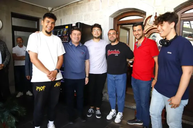 BELEDİYE BAŞKANI DR: EVREN DİNÇER YKS SINAVI ÖNCESİ ÖĞRENCİLERLE BİR ARAYA GELDİ