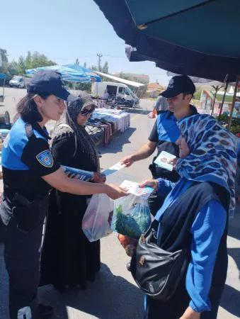 Polisten broşürlü uyarı