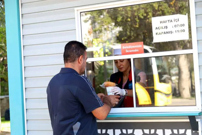 AKSARAY BELEDİYESİ GÜNLÜK 2 BİN KİŞİYE SICAK ÇORBA HİZMETİ SUNUYOR