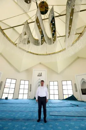 BEDİR MUHTAR CAMİ VE KÜLLİYE’Sİ MODERN MİMARİSİ VE İÇ TEFRİŞATI İLE GÖZ ALIYOR