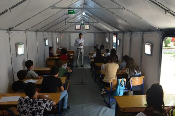 Milli Eğitim Bakanlığı, deprem bölgesindeki öğretmenlerin iller arası isteğe bağlı yer değişikliği başvurularının 5 Temmuz’da başlayacağını duyurdu