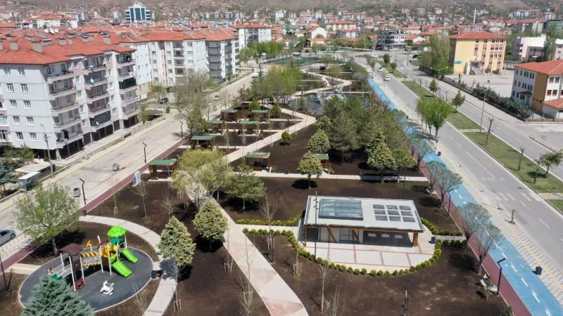 FATİH MİLLET BAHÇESİ BAHARIN GELİŞİ İLE YEŞİLE BÜRÜNDÜ