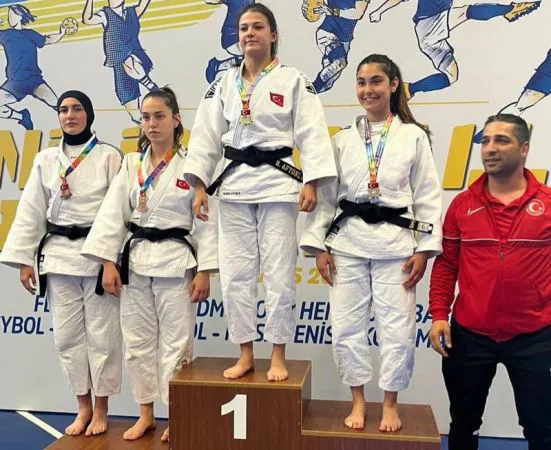 ASÜ İLK KEZ KATILDIĞI JUDO ŞAMPİYONASINDA İKİ MADALYA KAZANDI