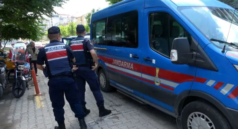 Jandarma Suç Araştırma (JASAT) ve komando ekipleri