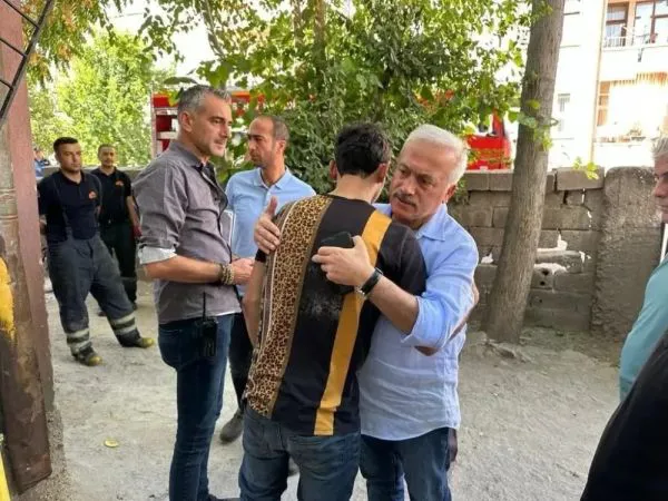 VALİ KUMBUZOĞLU YANAN EVİ İNCELEDİ