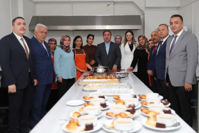 Aile Destek Merkezinde sertifikalı eğitimlere katılan kadınlar meslek sahibi oluyor.