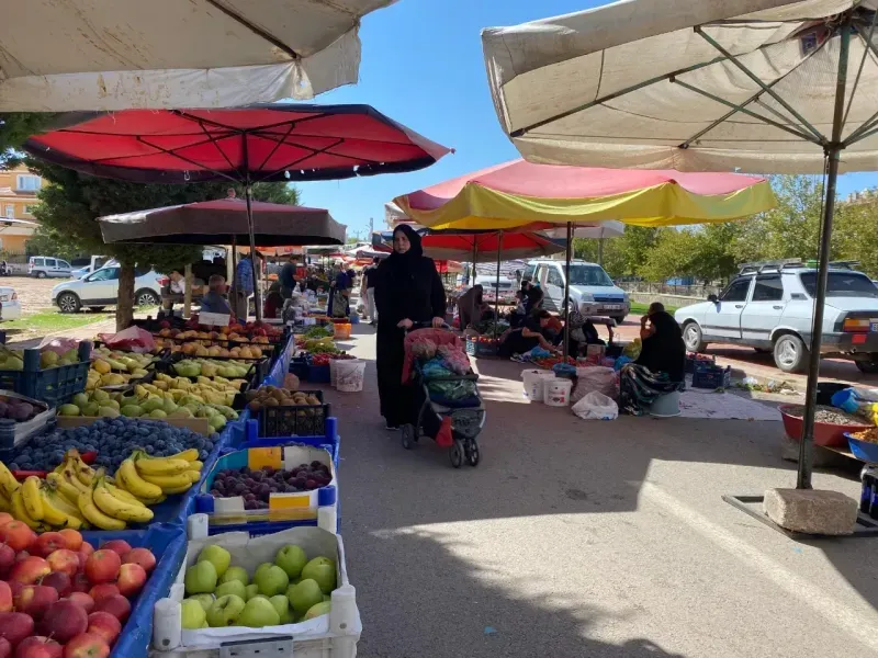 Aksaray Pazartesi Pazarında Fiyatlar Yüz Güldürdü