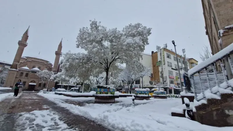 Aksaray Mevsimin İlk Karı İle Beyaza Büründü