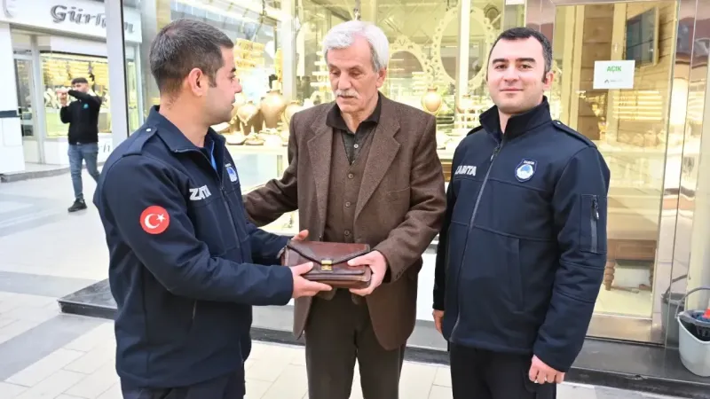 Bulunan Çanta Sahibine Teslim Edildi
